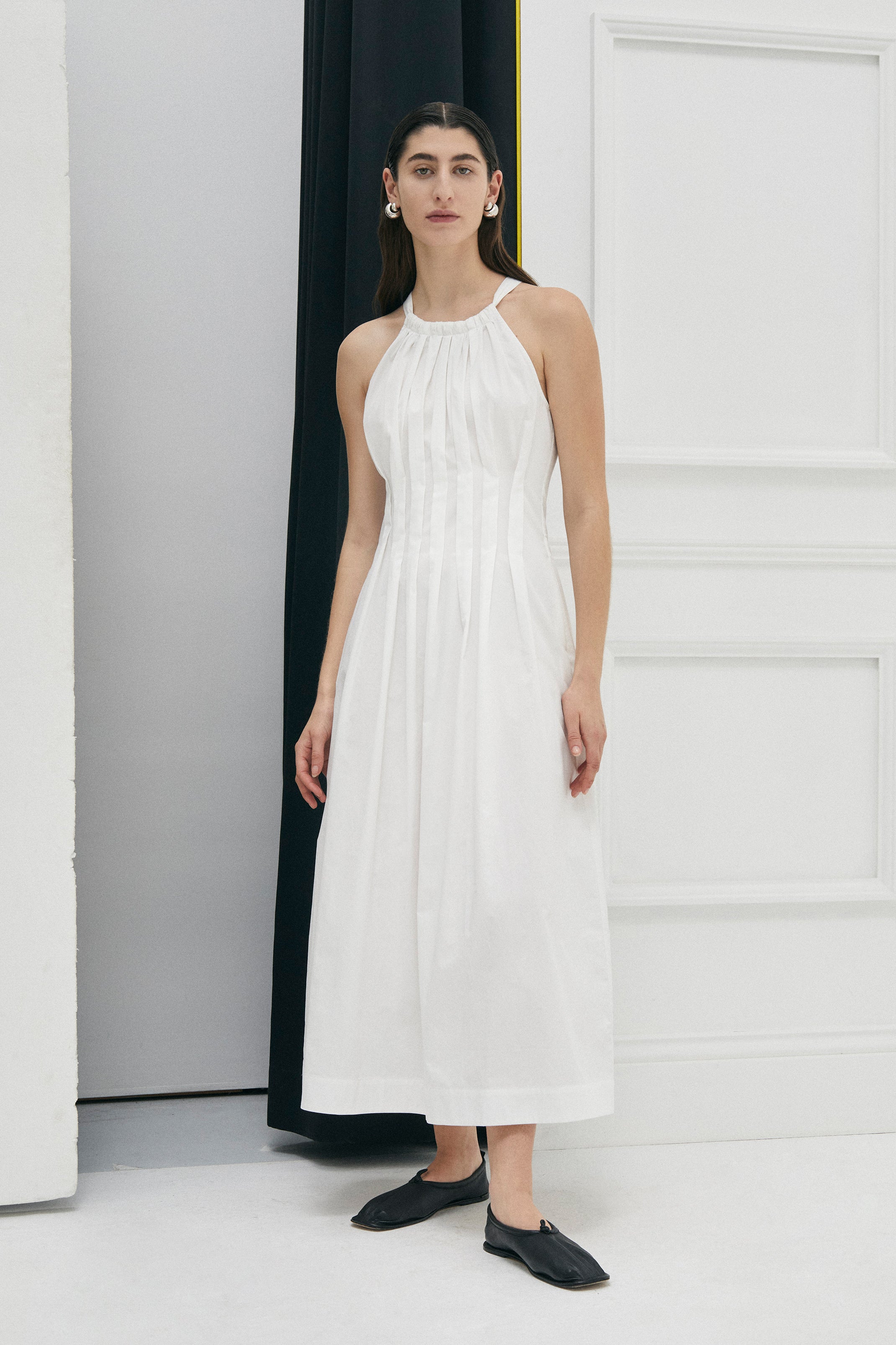 Lucania halter maxi dress in 100% Cotton from Australian designer PALMA MARTÎN.  Uniquely tapered at the waist with shaped box pleats giving the dress a flattering silhouette.