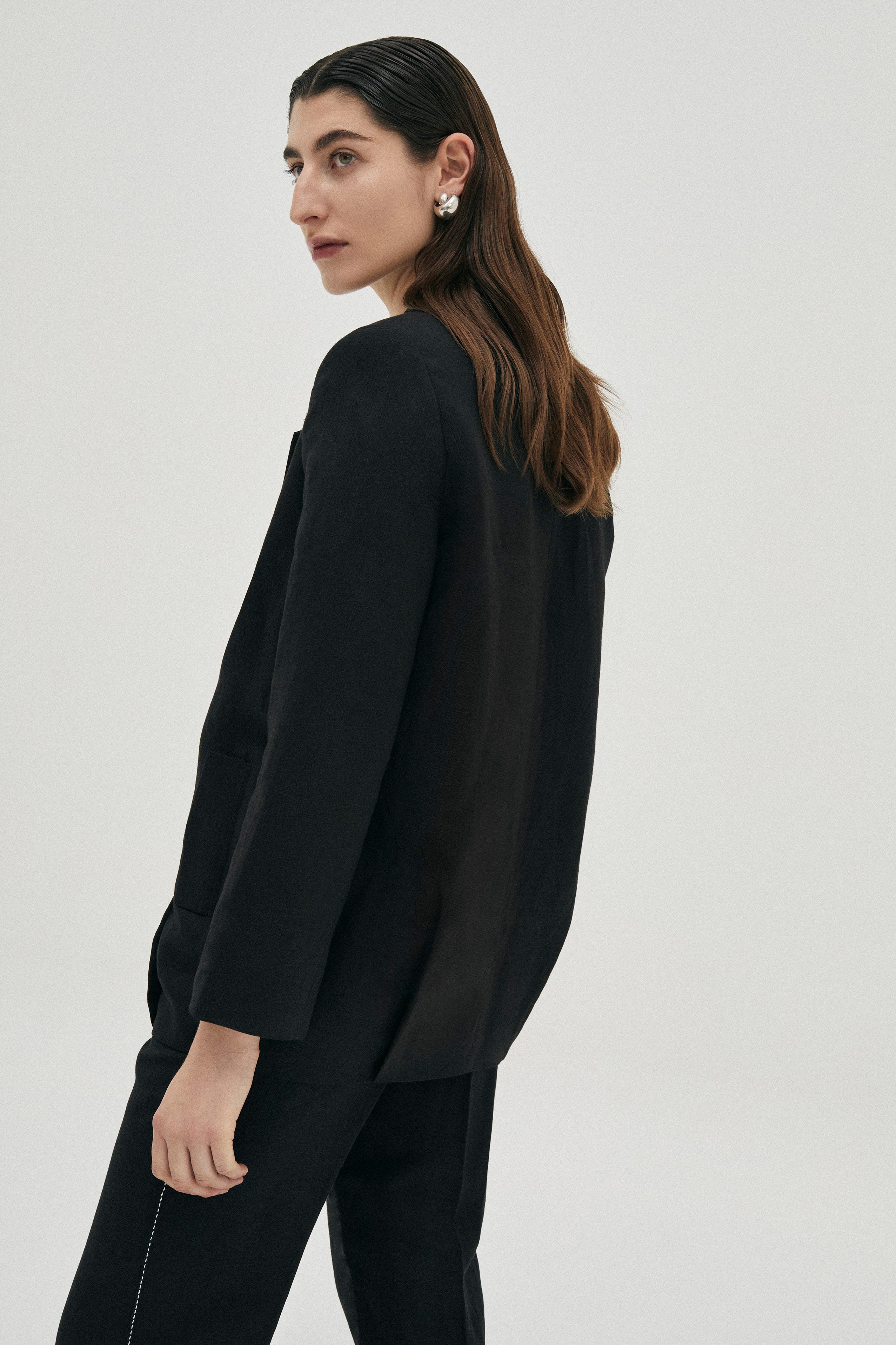 Amara double breasted blazer in Linen | Cotton from Australian designer PALMA MARTÎN.  Features a heavy decorative stitch on collar lapels in white contrast.