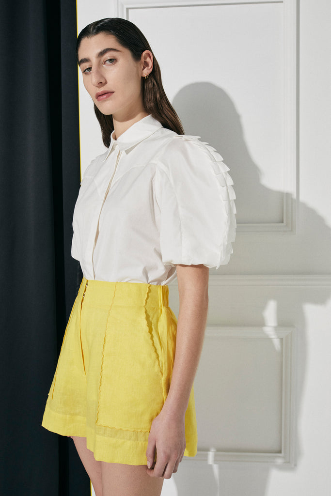 Turista shirt in 100% Cotton from Australian designer PALMA MARTÎN. Pleated ruffle detailed sleeves are both playful and nostalgic. 