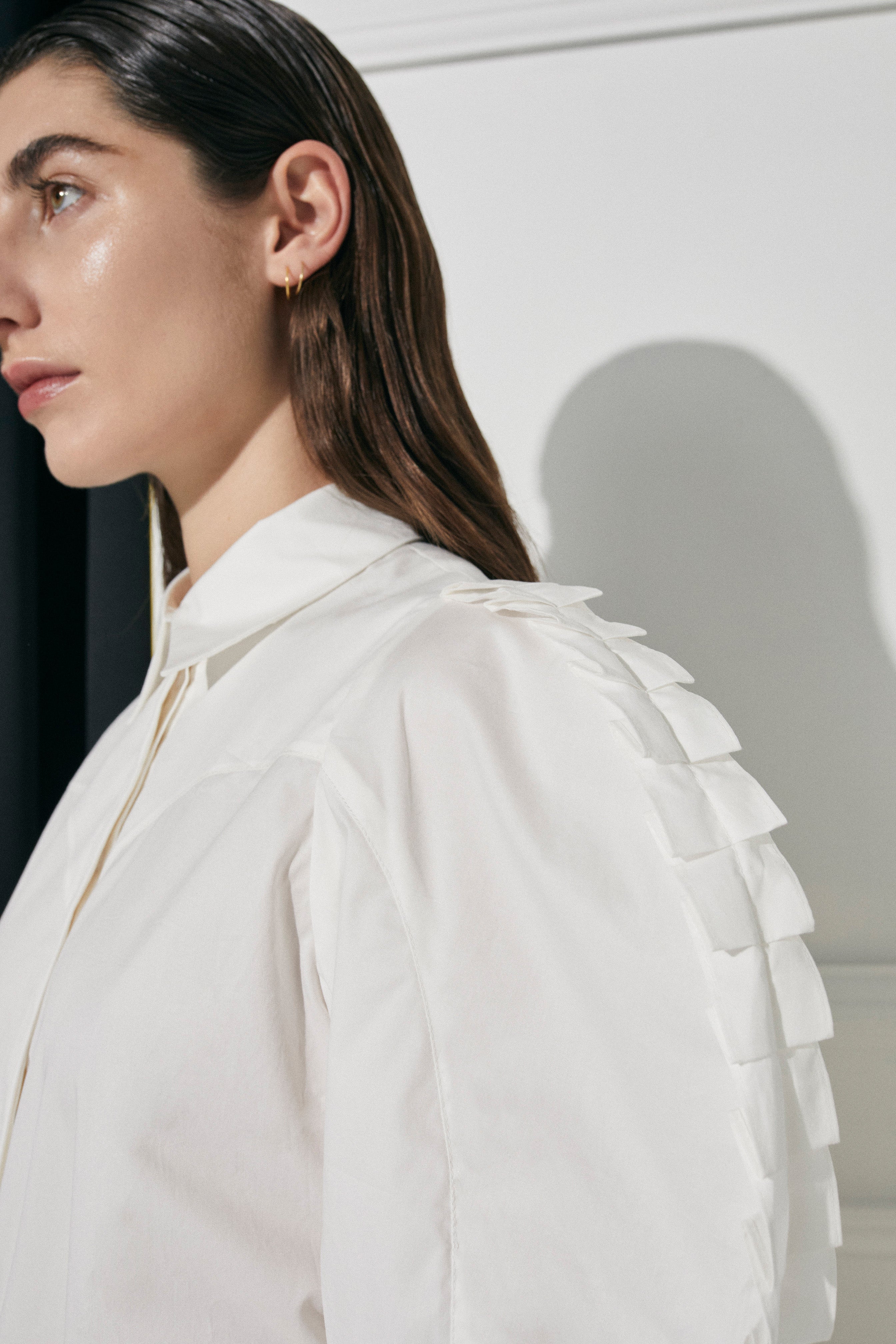 Turista shirt in 100% Cotton from Australian designer PALMA MARTÎN. Pleated ruffle detailed sleeves are both playful and nostalgic. 